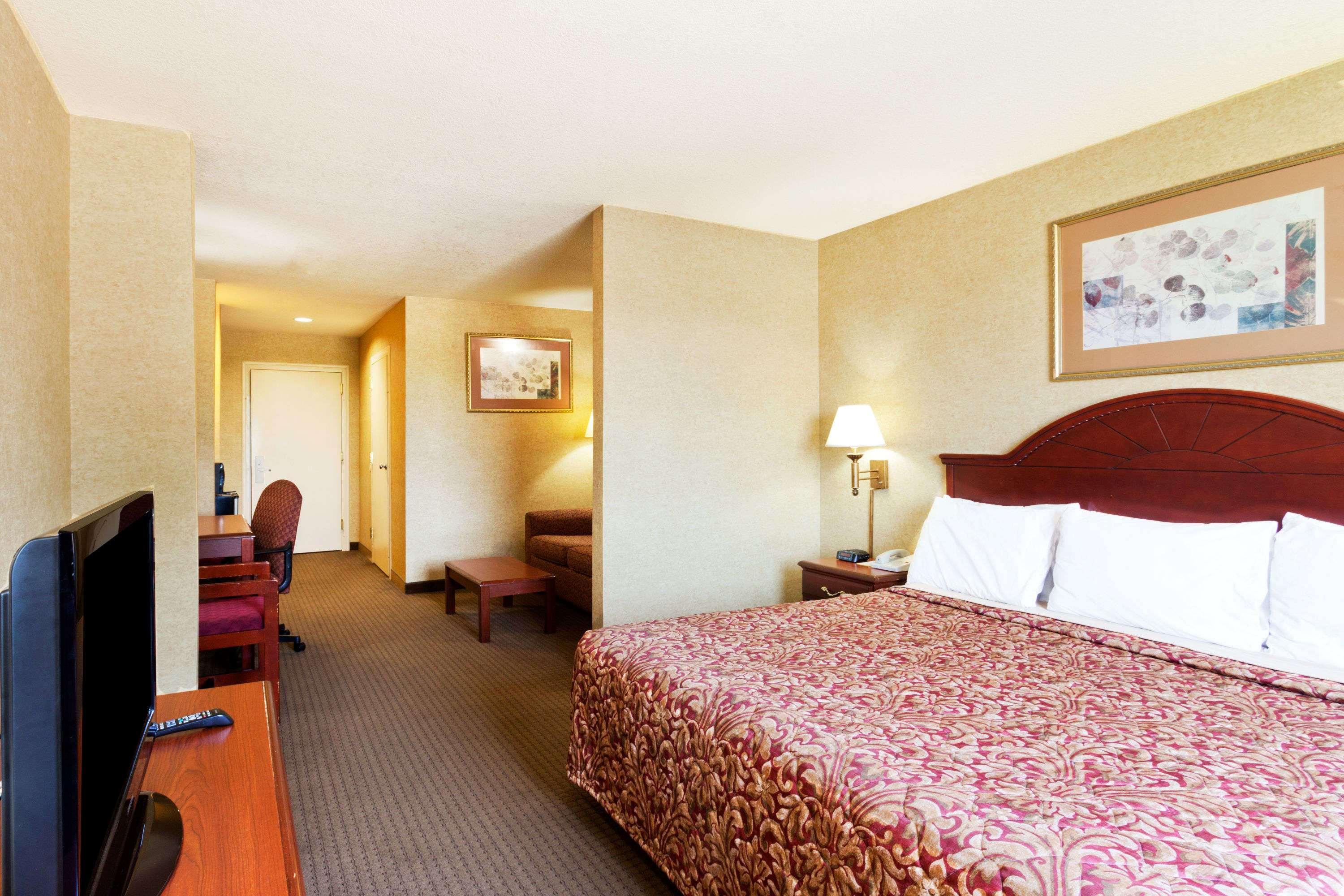 Days Inn & Suites By Wyndham Wynne Exteriör bild