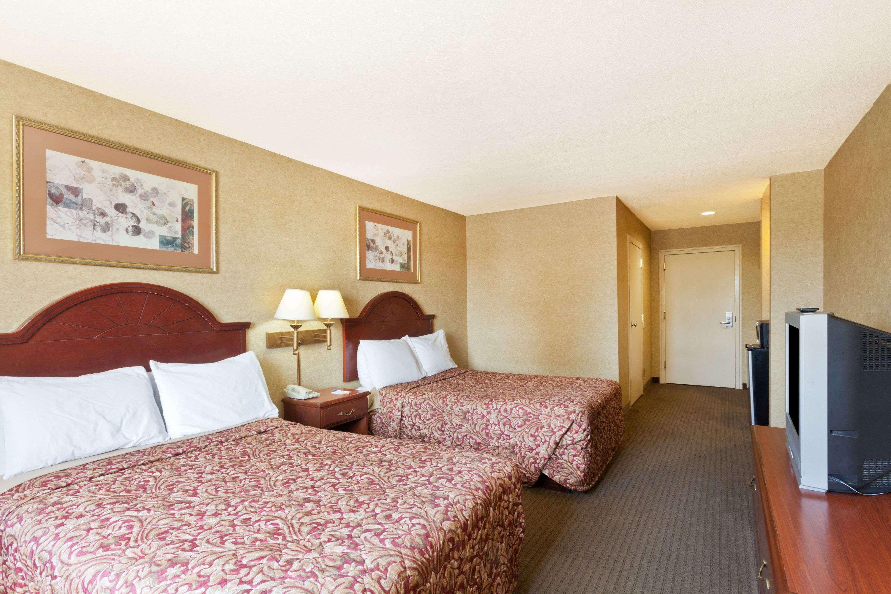Days Inn & Suites By Wyndham Wynne Exteriör bild