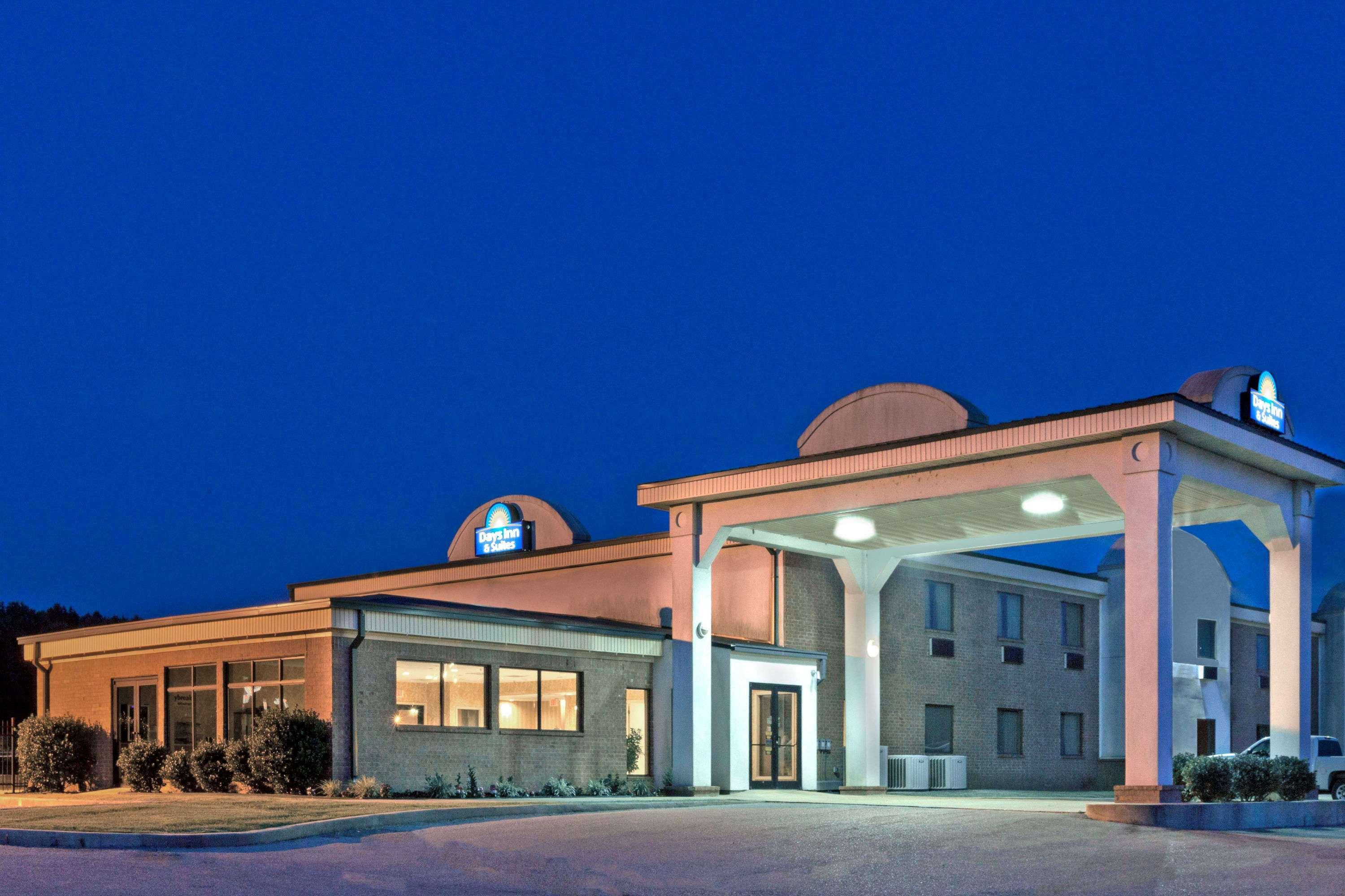 Days Inn & Suites By Wyndham Wynne Exteriör bild