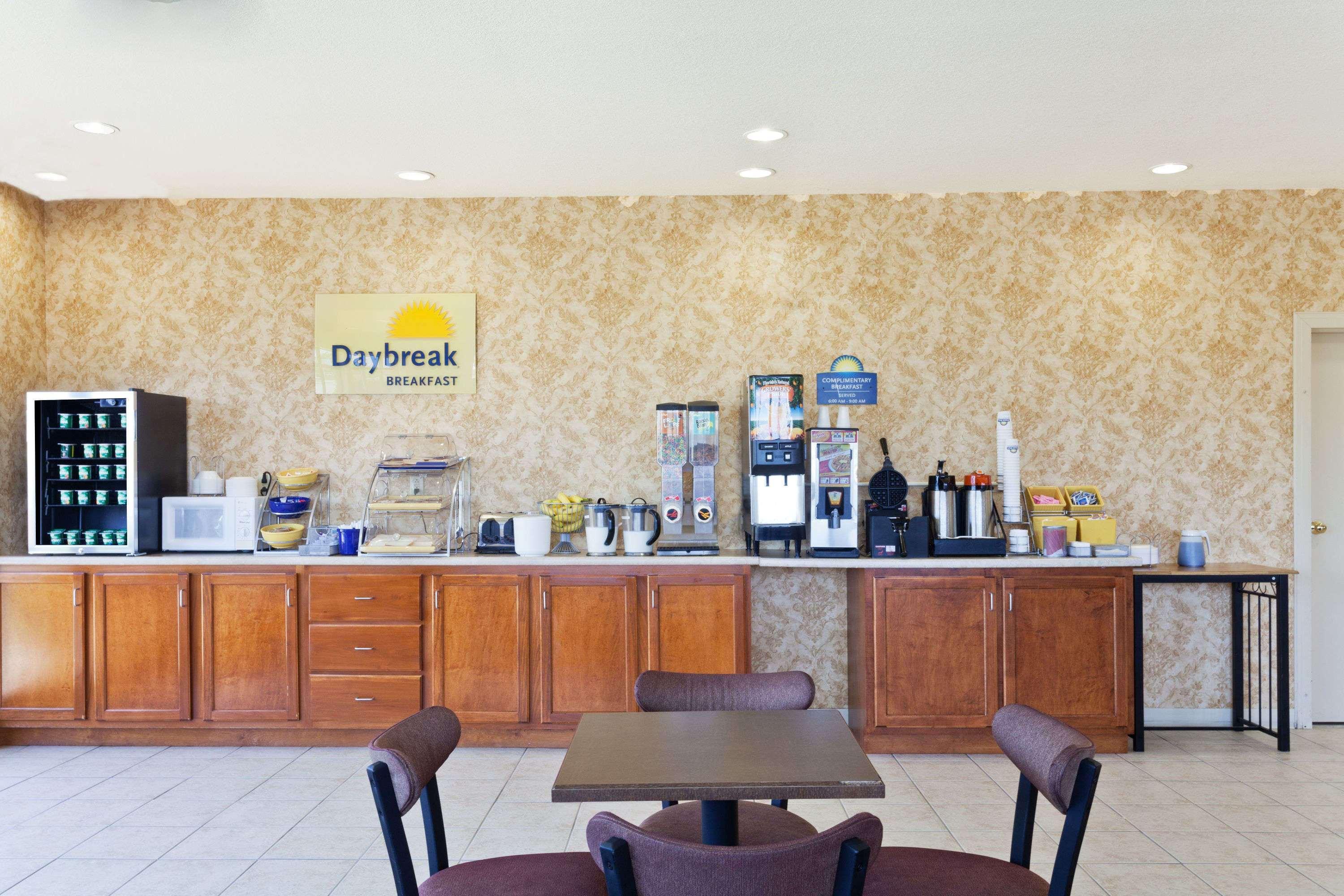 Days Inn & Suites By Wyndham Wynne Exteriör bild