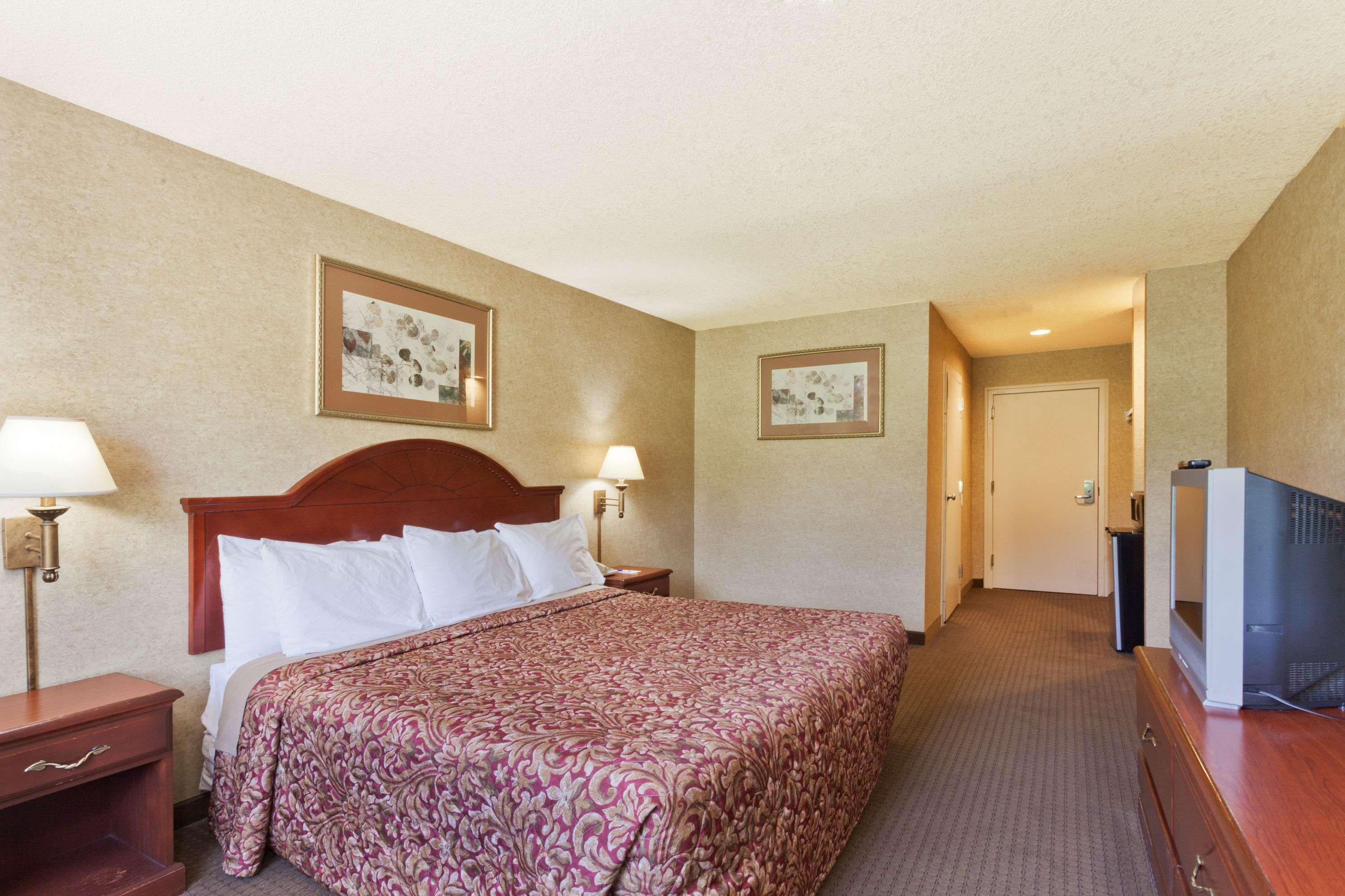 Days Inn & Suites By Wyndham Wynne Exteriör bild