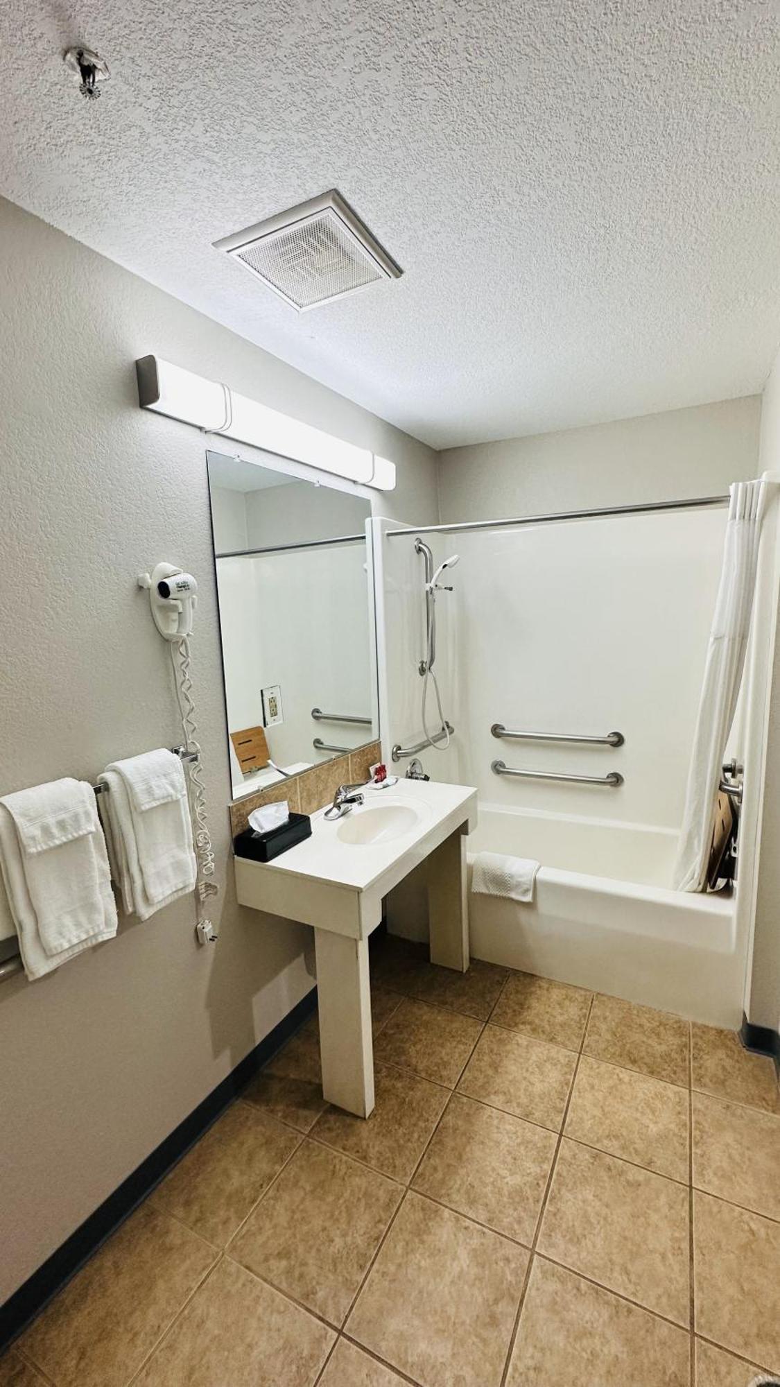 Days Inn & Suites By Wyndham Wynne Rum bild