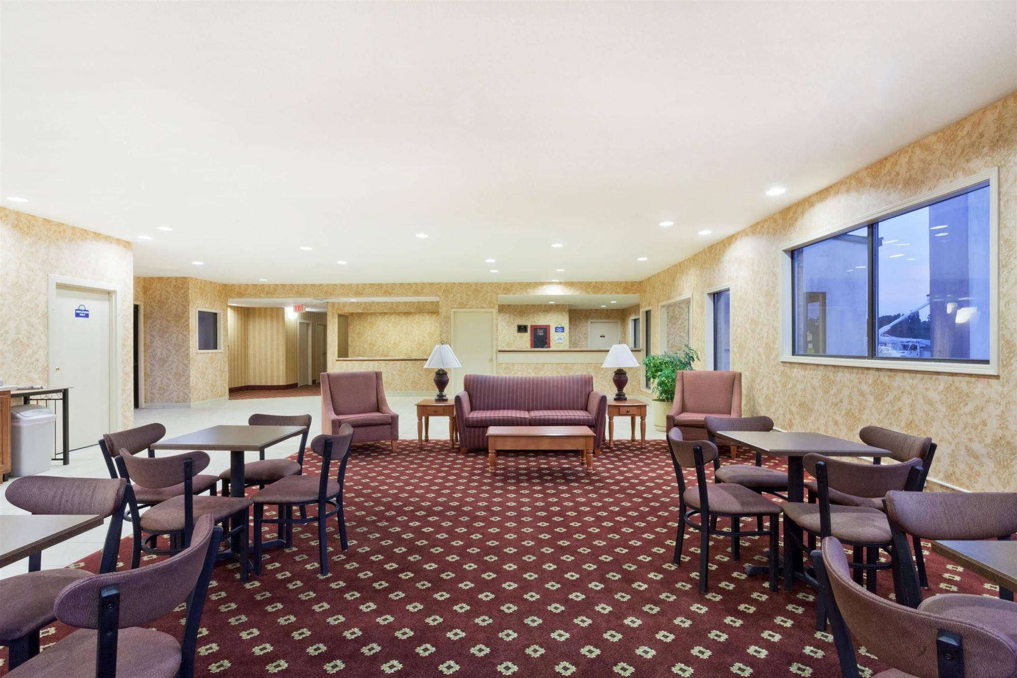 Days Inn & Suites By Wyndham Wynne Exteriör bild